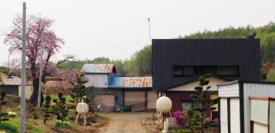 広い庭から里山風景を満喫